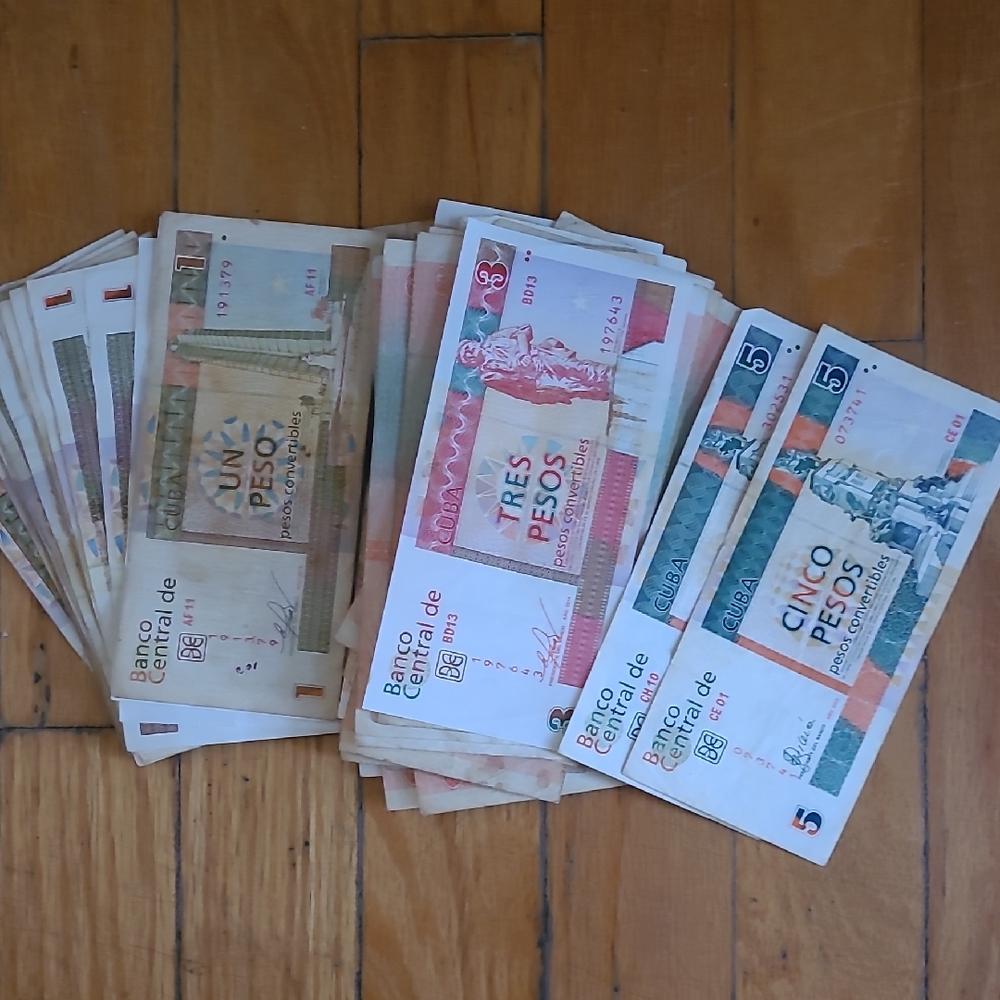 Vintage Cuban🇨🇺 Peso Banknotes - Picture 1 of 2